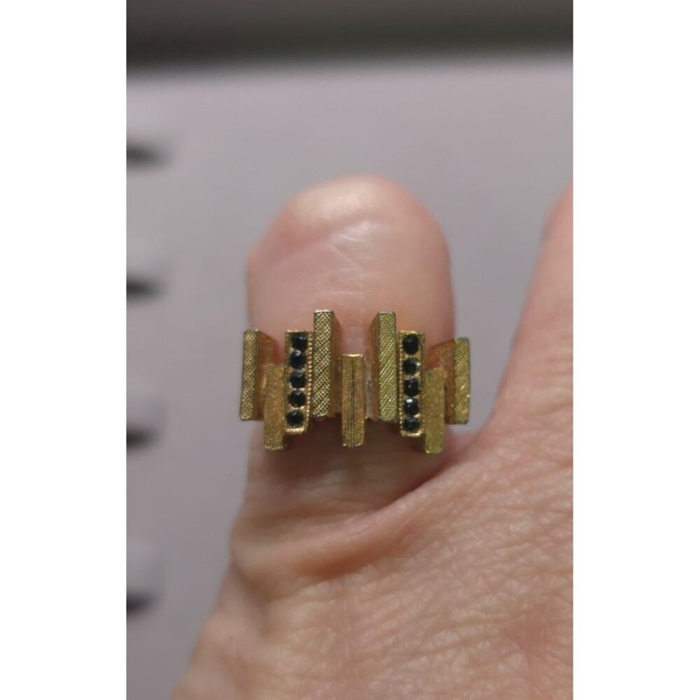 Vintage Gold-Tone Architectural Ring With Black Stone Accents Size 5-1/2 - Picture 3 of 4